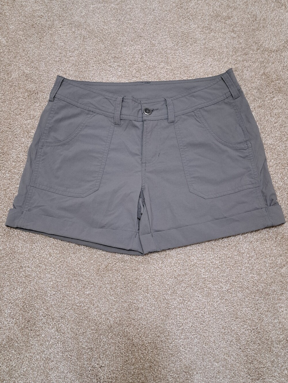 The North Face Gray Hiking Shorts Stitched Cuff Cargo Utility Women’s Size 4